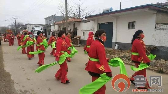 蛟龙行动中美军的机械狗与205年春晚中跳秧歌的机器人，技术性战斗性哪个更高？