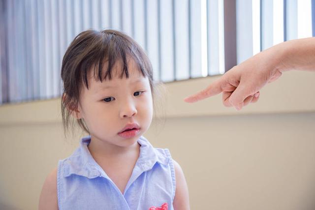 揭秘当下学生心理承受能力现状，脆弱背后的深层原因，香港视角的深度剖析！为何学生的心灵愈发敏感？真相令人深思……​​​