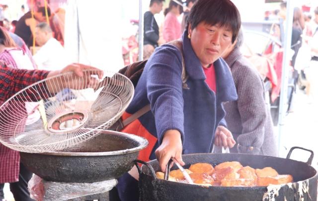 肥娟小吃夫妇长沙美食风暴来袭，掀起味蕾狂欢潮！深度解读背后的故事与法规保障。